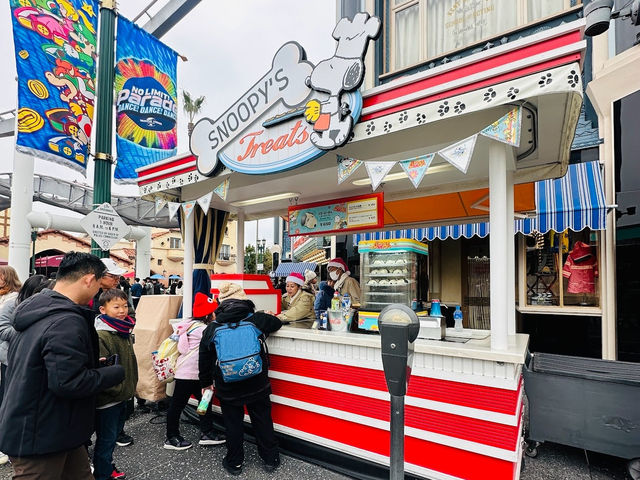 ร้านขนมใน USJ : Snoopy Treats