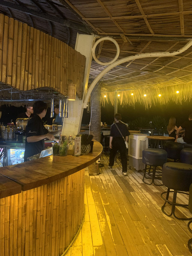 ダナン🇻🇳 雰囲気最高⭐️海が見えるバー🍸