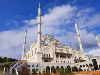 Мечеть Чамлыджа Мечеть Чамлыджа🕌 - самая большая и красивая мечеть в Стамбуле, Турция, подходящая для регистрации и фотосъемки📸