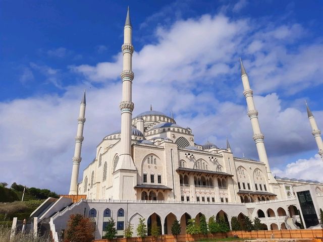 Çamlıca Camii 恰姆勒加清真寺🕌- 土耳其伊斯坦布爾最大最美的清真寺，適合打卡拍照📸