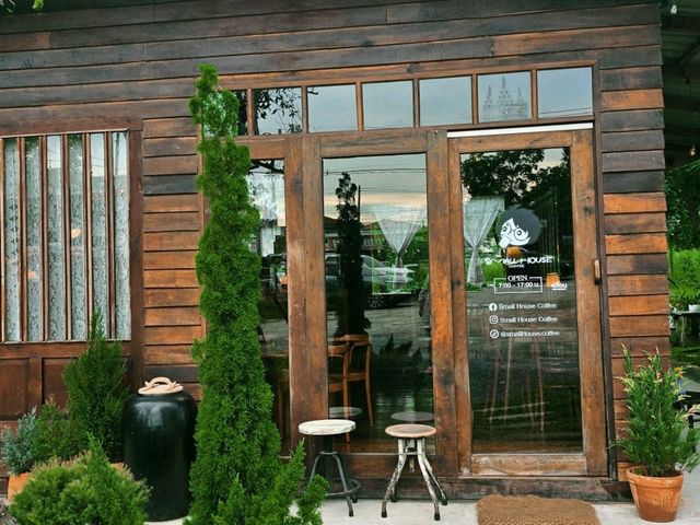 คาเฟ่บางแสน สไตล์โฮมมี่ น่ารัก 