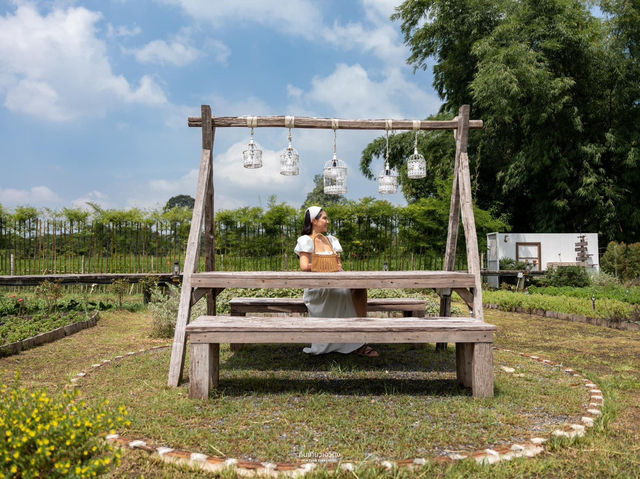 "บ้านสวนอบอวลรัก บ้านนา" ครบจบทั้ง ที่พัก คาเฟ่