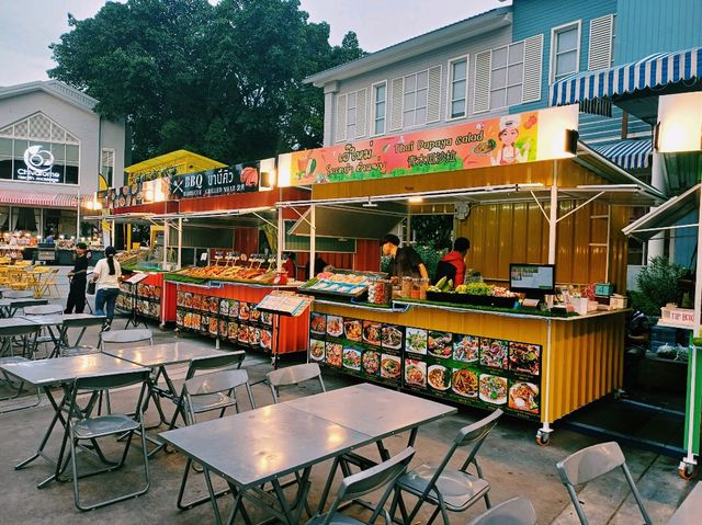 泰國芭提雅Pattaya Marina Night Market夜市，環境乾淨整潔，食物很好吃，價格公道，是來芭提雅打卡夜市好去處