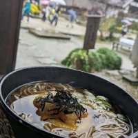 昔ながらの宿場町の町並みが残る大内宿