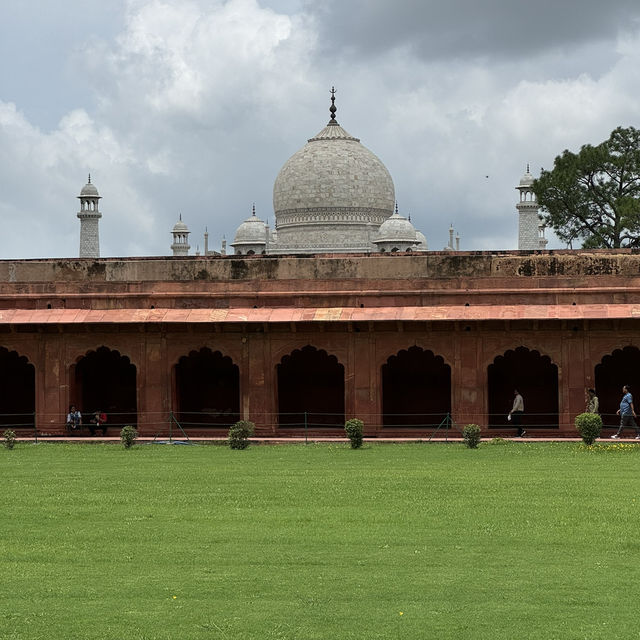 Royalty of Taj Mahal & Fatehpur Sikri