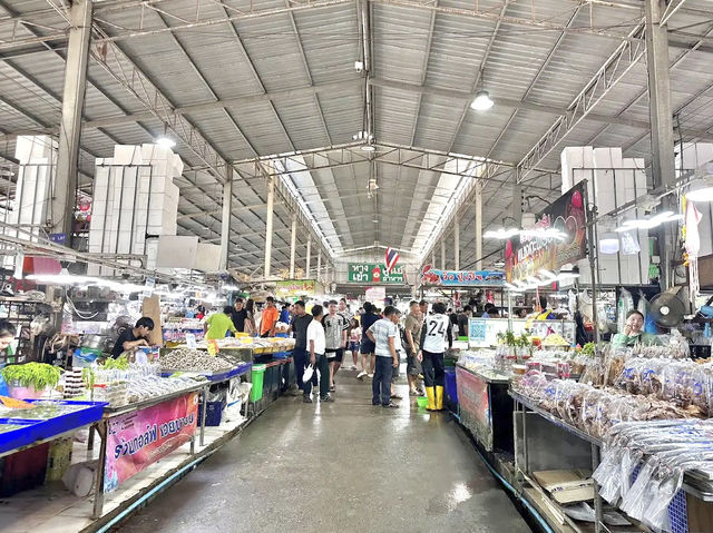 ตลาดประมงพื้นบ้าน อ่างศิลา