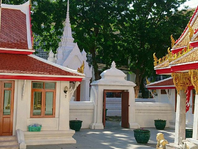พาคุณพ่อมาไหว้พระ วัดชนะสงคราม
