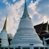 泰國曼谷著名皇家古跡寺廟景點:Wat Krua Wan Worawiharn，建築華麗雄偉，適合打卡拍照📸