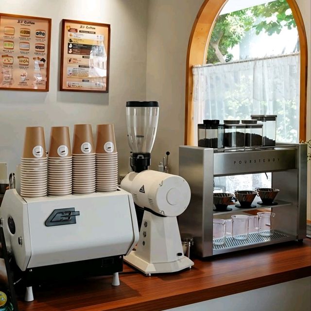 台灣花蓮_Jiji Coffee 吉吉咖啡_新城海濱舒芙雷甜點店