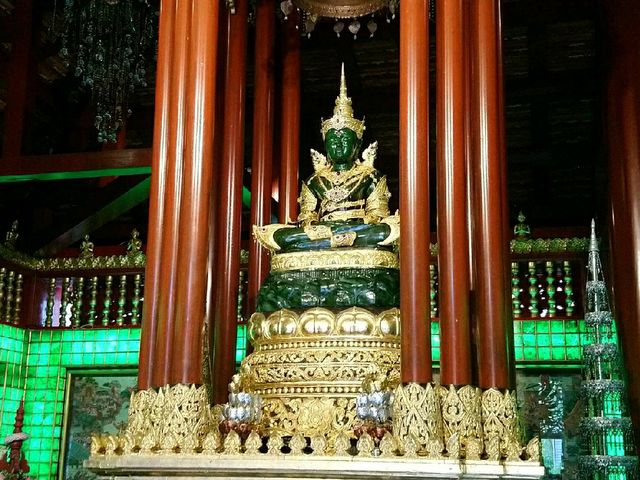 ไหว้พระชมความงาม..วัดพระแก้ว เชียงราย