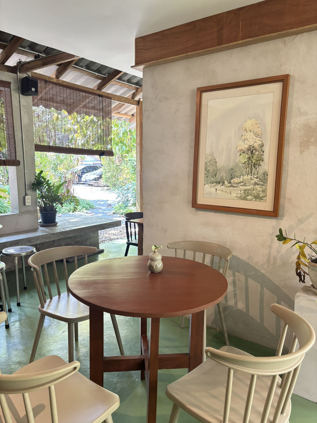 Calm cafe 🍀