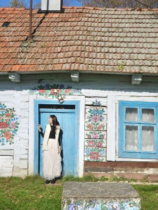 Kolorowy domek w Zalipiu/Poland