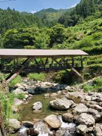 【巨岩の連なる石鎚山信仰の拠点】