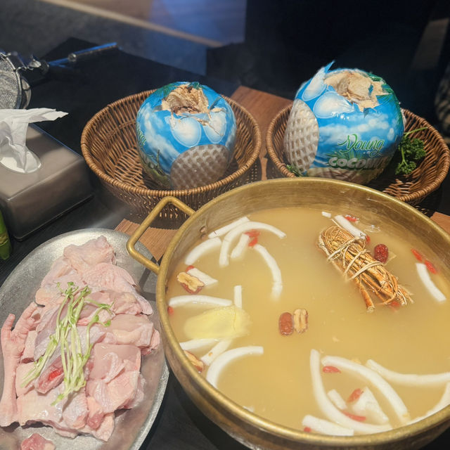 🔥【荃灣樓上必試！爆鮮甜x養生必備五指毛桃椰子雞湯火鍋】🔥