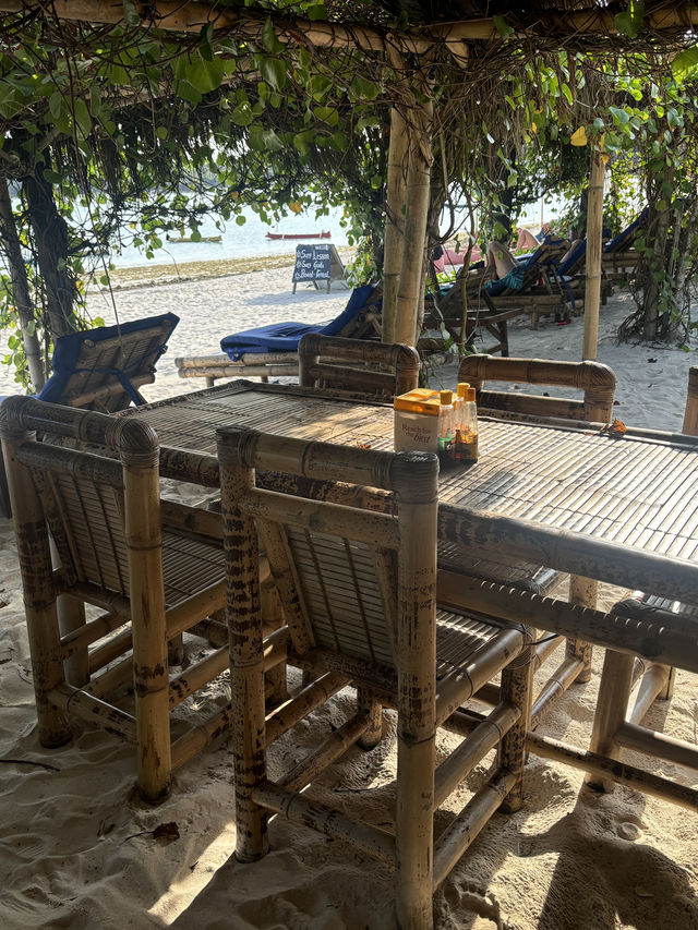 Pandan Warung: A Must-Visit Beachside Eatery in Lombok 🌊🍛☀️ 