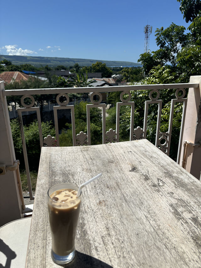 Waingapu: A Laid-Back Escape with Scenic Views & Great Eats 🌅🍔 