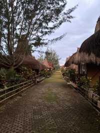 A Cozy Stay at Hotel Sinar, Tambolaka: Traditional Roofs, Modern Comforts 🌴🏡