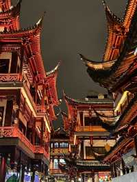 Golden lights, ancient sights—Yu Garden at its most enchanting! ✨ 🏮