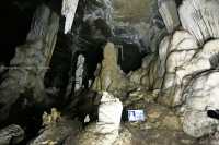 เที่ยวถ้ำพุหวาย อุทัยธานี