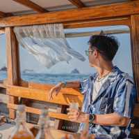 ล่องเรือหรูกลางทะเลใสแบบ kyle.phuket  ⛵️