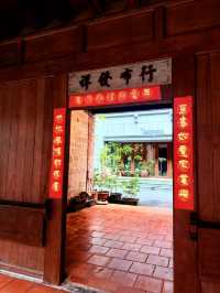 台北｜十連棟紅磚屋 第一進騎樓記錄迪化街百年風華