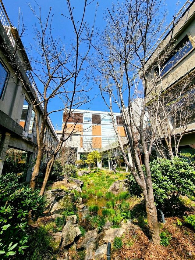 Feel free! 자유롭게 화장품을 써볼 수 있는 아모레 성수