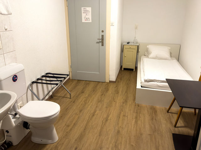 【便利で快適な老舗ホテル】ホテル ドライ ケーニゲ 🛏️☕