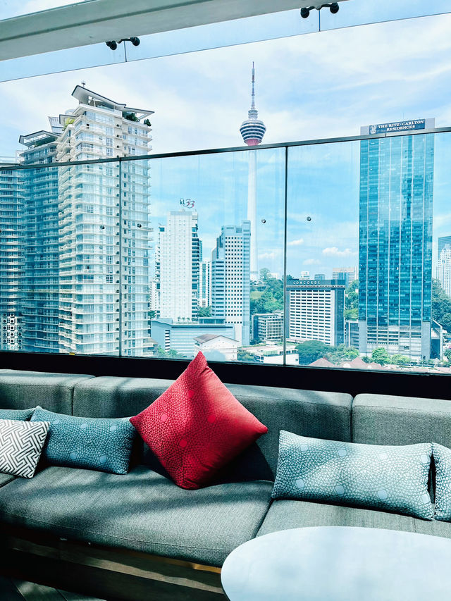 W Deck – A Sustainable Open Bar with Iconic City Views
