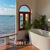 ที่พักริมทะเลสุดมินิมอล ณ เกาะล้าน 