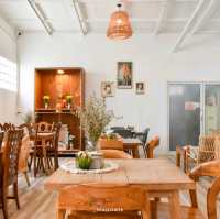 Dee Café & Eatery - ดีย์
