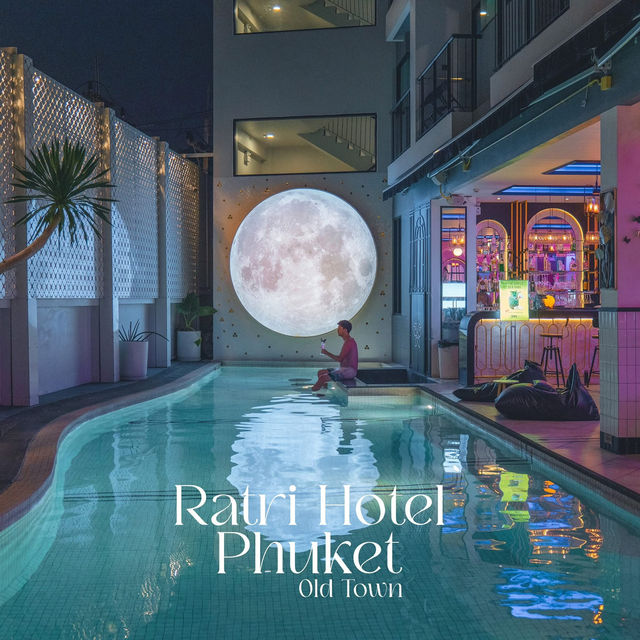 สุนทรีไปกับแสงสี Ratri Hotel Phuket Old Town