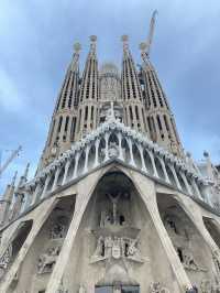 Hola Barcelona เมืองแห่งสถาปัตยกรรมสุดฮิป