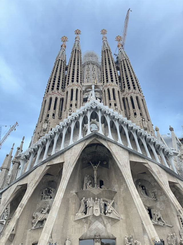 Hola Barcelona เมืองแห่งสถาปัตยกรรมสุดฮิป