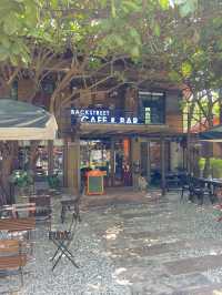 Backstreet Cafe Pattaya คาเฟ่ลับพัทยา