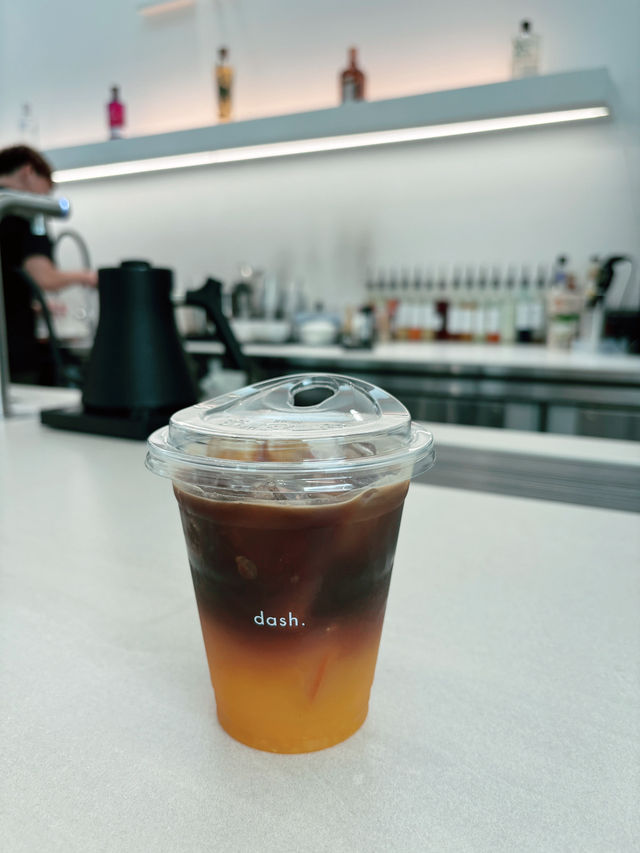 จิบกาแฟที่ Dash Space