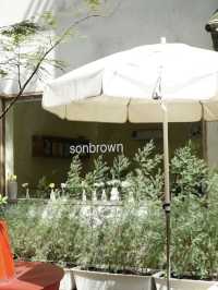 🥨☕ Son Brown Cafe — คาเฟ่น้ำตาลละมุนในย่านจุฬาฯ☀️