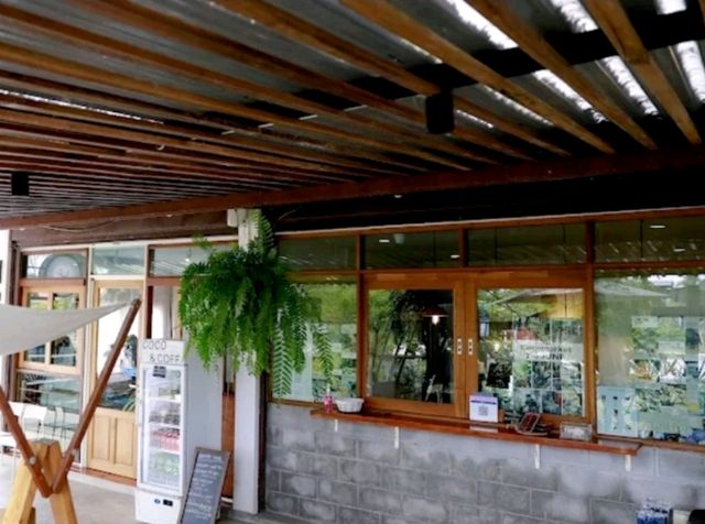 Coco & Coff ร้านกาแฟในสวนมะพร้าวและสน