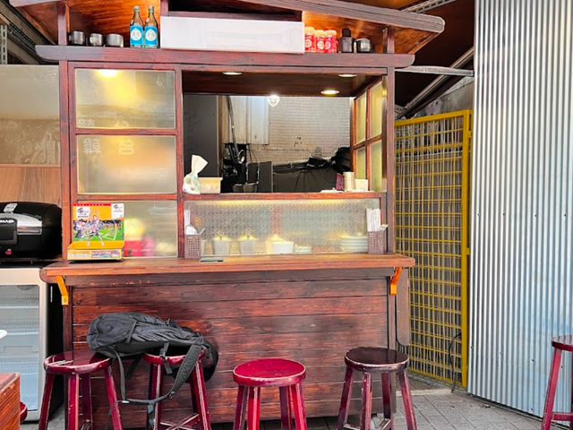 台北東區大樹下飯麵食堂| 阿嬤乾麵