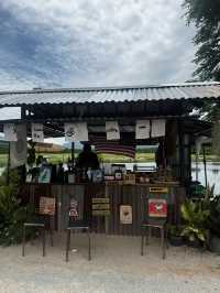 ร้านกาแฟนั่งชิว วิวสุสาน ย่านเลี่ยงหนองมน ชลบุรี
