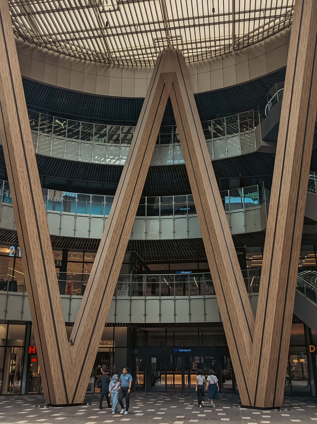 🇲🇾 Kuala Lumpur – Part 2: A City That Makes You Stay Longer Than Planned 🏙️⏳🌴 