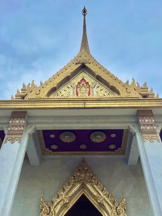 เที่ยวชม วัดไตรมิตรวิทยารามวรวิหาร กรุงเทพ