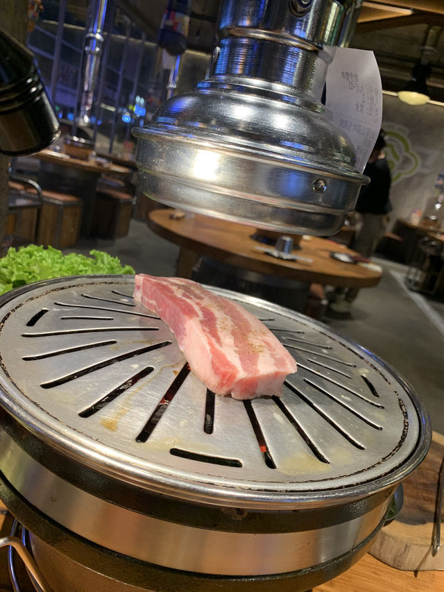 中国大連　お洒落な韓国焼肉屋さん
