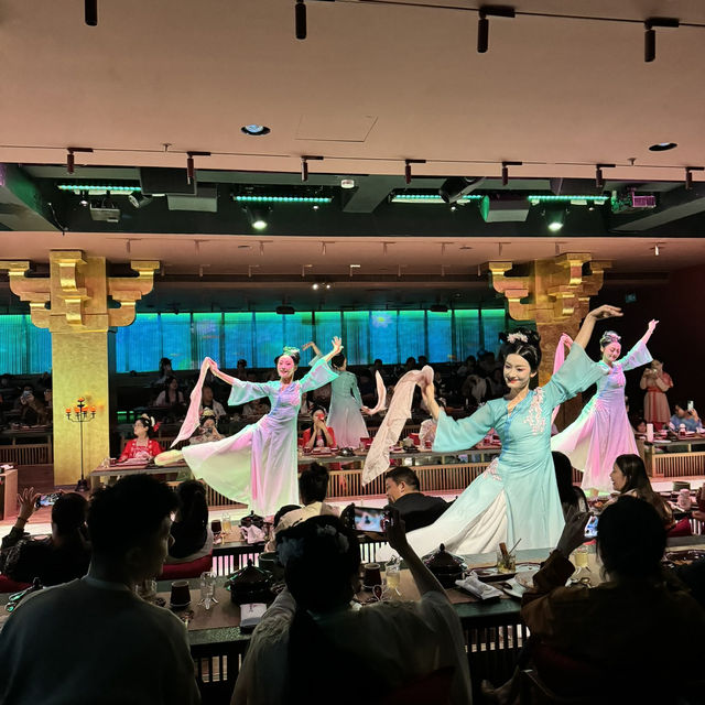 Shanghai dine in Hanfu with performances