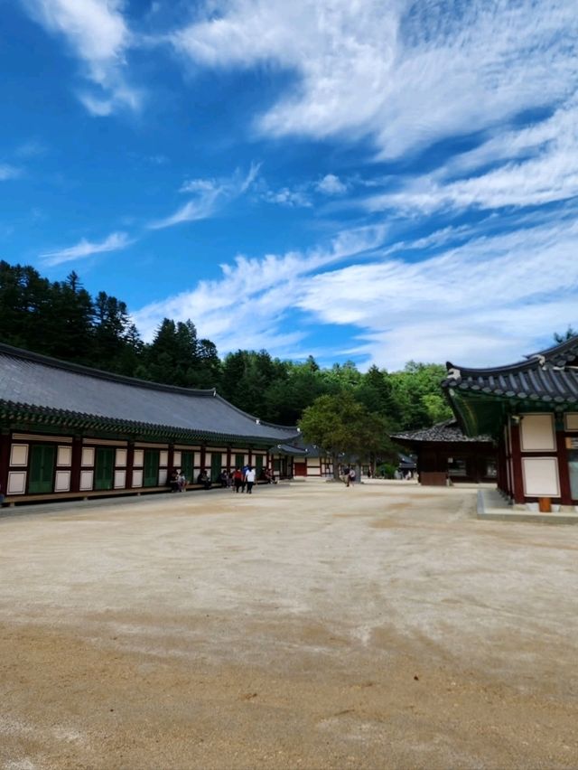 A Casual Stroll to Bongjeongam at Seoraksan