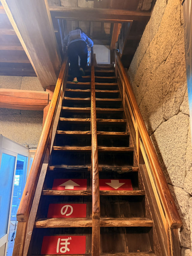 松山｜3個家族4種家徽 多次火災重建的機關巧妙的松山城 