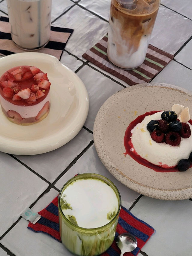 💕맛있는 디저트와 분위기 좋은 카페 사무실