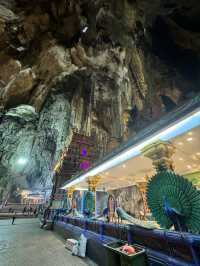 Batu Caves – Climbing Colors, Culture & Curious Monkeys