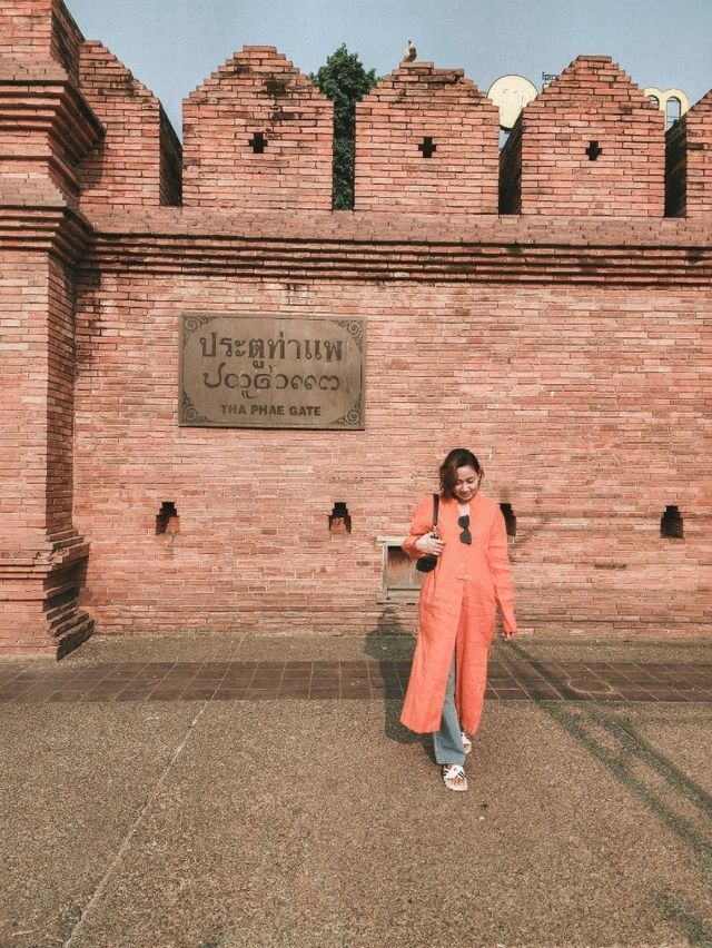 Strolling Through Time at Tha Phae Gate, Chiang Mai 🏯