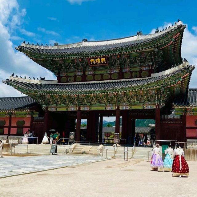 도심 속 전통의 숨결, 경복궁 방문기