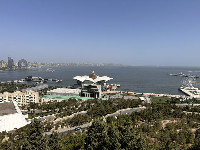 【Baku Panoramic View／バクー眺望｜Upland Parkからの“シルクと炎の都の大パノラマ”】